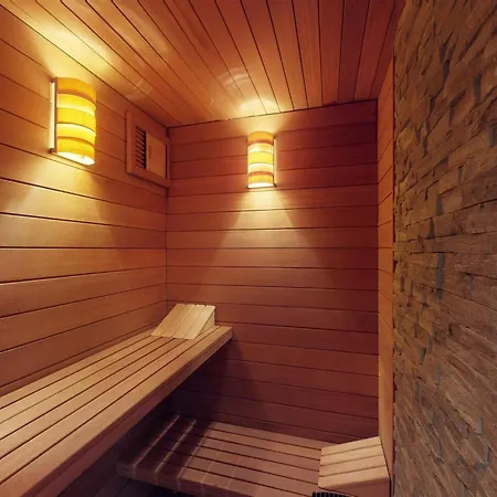 In Les Masses With Sauna *