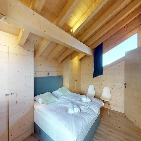 In Les Masses With Sauna