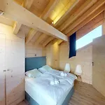 In Les Masses With Sauna